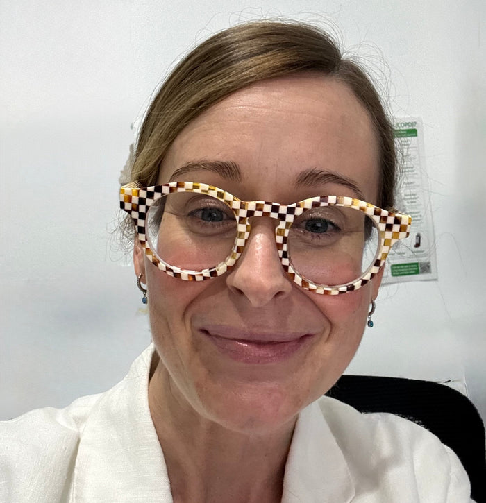 Dr Ebonney van der Meer